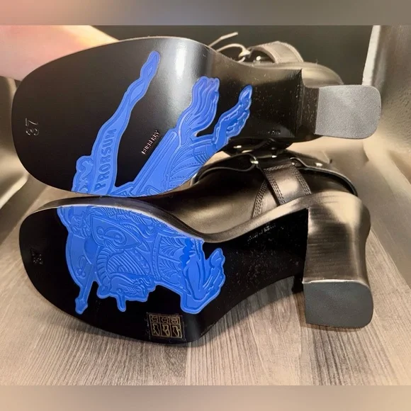 💰⬇️ BURBERRY 
Black Leather Ankle Boots 
Women's  US 7 - Picture 13 of 16